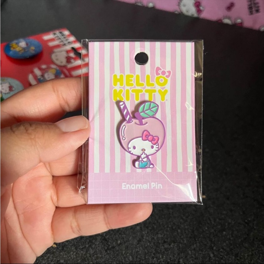 Hello Kitty Buttons & Pin Bundle - Picture 3 of 3